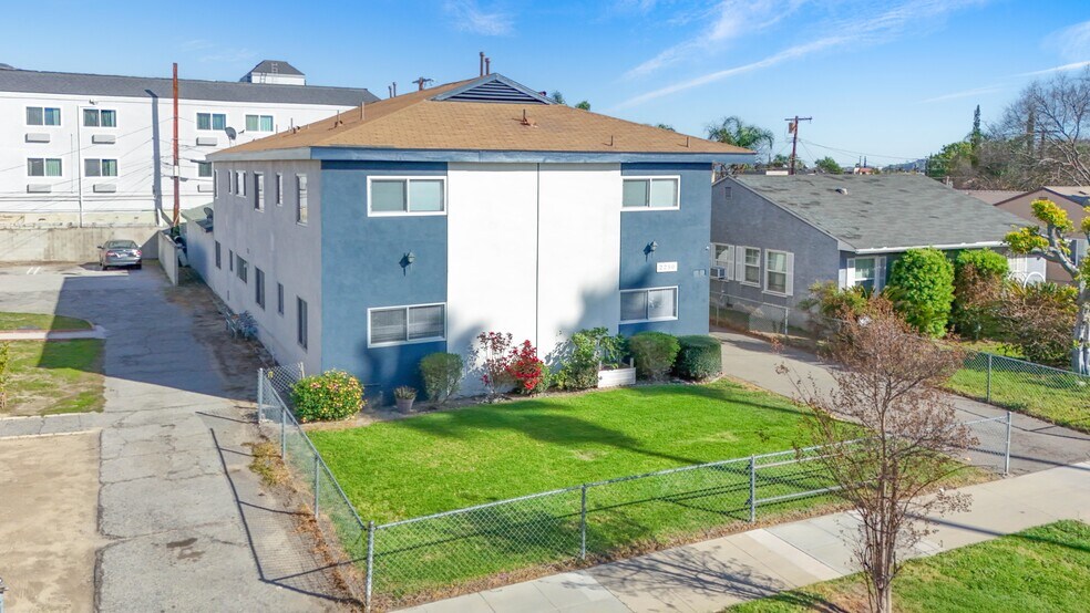 2250 N Frederic St, Burbank, CA à vendre - Photo du bâtiment - Image 2 de 18