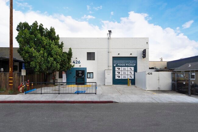 Plus de détails pour 426 MacArthur Ave, Redwood City, CA - Commerce de détail à louer