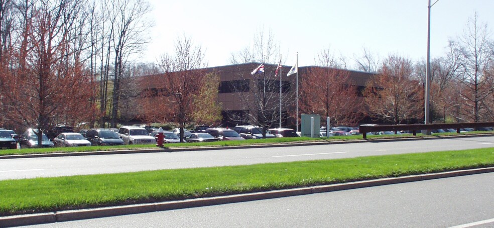 100 International Dr, Mount Olive, NJ à louer - Photo du bâtiment - Image 2 de 3
