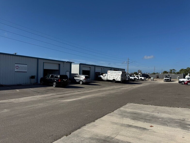 6469 Florida St, Punta Gorda, FL for lease - Building Photo - Image 1 of 6