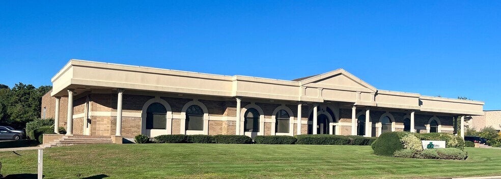 40 Commerce Dr, Hauppauge, NY à louer - Photo du bâtiment - Image 2 de 12