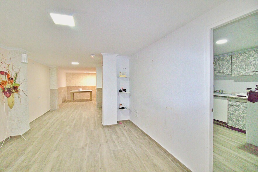 Retail in Elche for sale - Interior Photo - Image 2 of 12