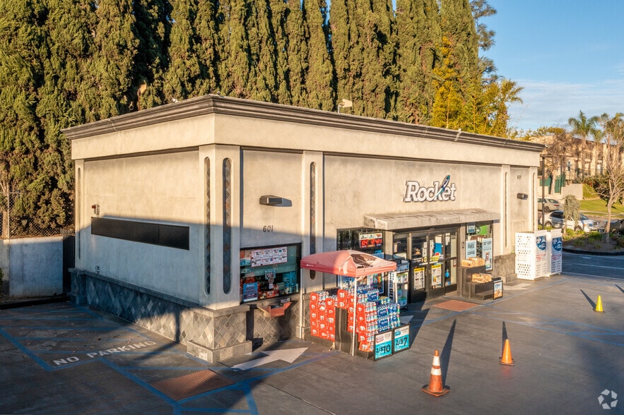 601 W Imperial Hwy, La Habra, CA for sale - Primary Photo - Image 1 of 5