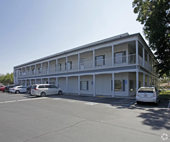 10390 Coloma Rd, Rancho Cordova, CA à vendre - Photo principale - Image 1 de 12