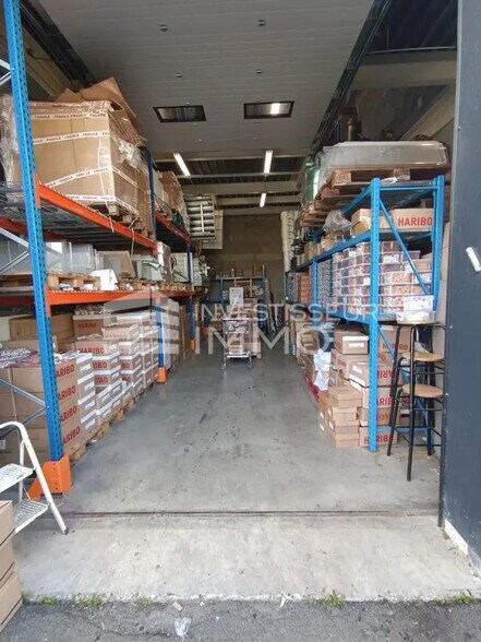 Flex in Saint-Denis for lease - Interior Photo - Image 2 of 5