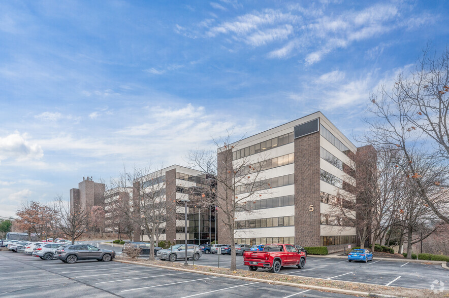 Five-Property Airport Office Park portefeuille de 5 propriétés à vendre sur LoopNet.ca - Photo du b timent - Image 1 de 36