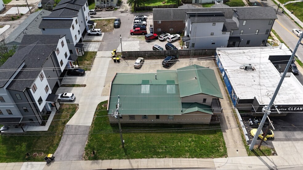315 West 17th Street St, Bloomington, IN à vendre - Photo du bâtiment - Image 2 de 15