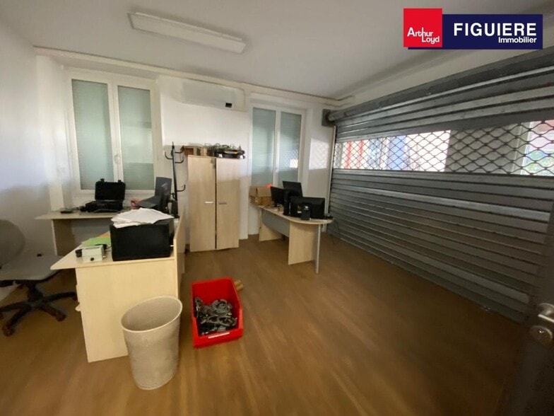 Office in Salon-de-Provence for lease - Building Photo - Image 2 of 17