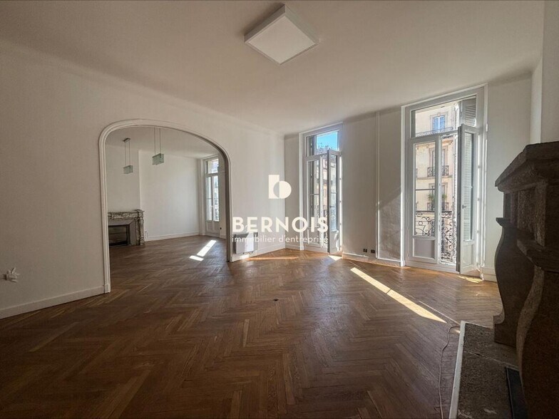 Office in Toulon for lease - Interior Photo - Image 2 of 6