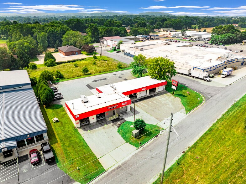 2236 Mercantile Dr, Eau Claire, WI à vendre - Photo du bâtiment - Image 3 de 6