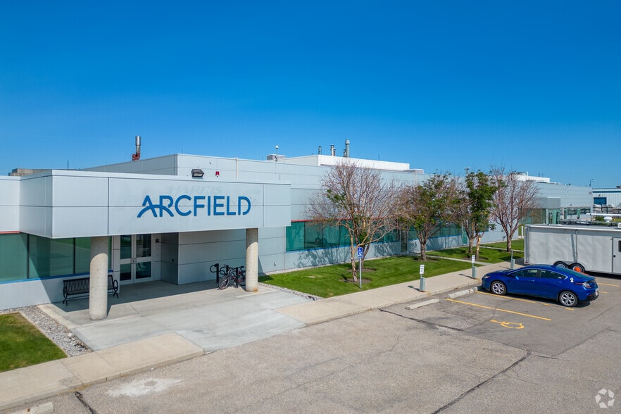 6732 8 St NE, Calgary, AB for sale - Primary Photo - Image 1 of 1