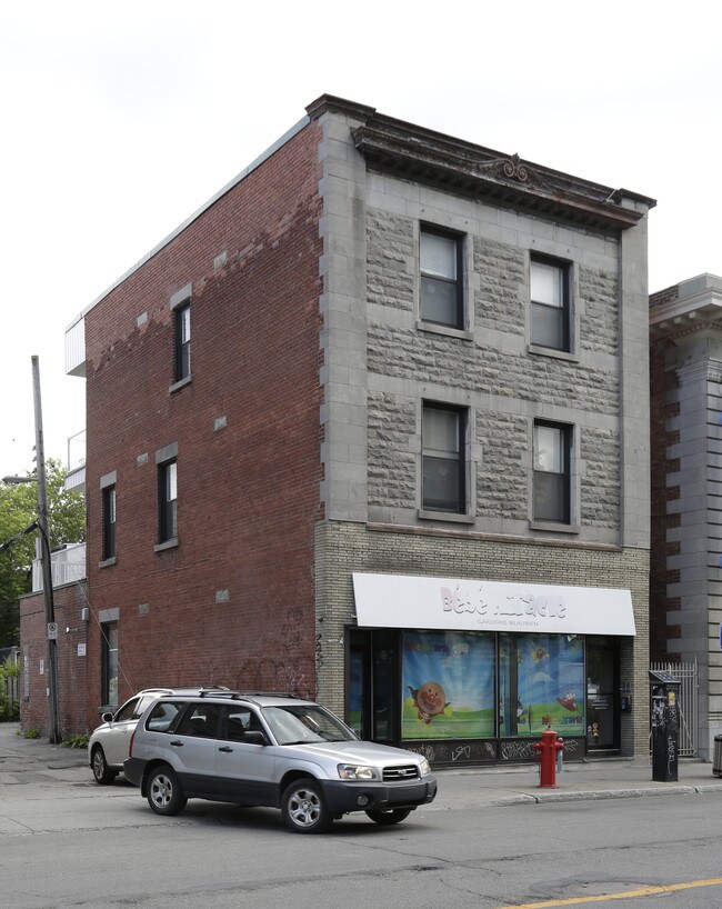 Plus de détails pour 418 Rue Beaubien E, Montréal, QC - Spécialité à vendre