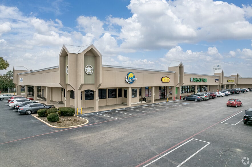 1711-1927 Garth Rd, Baytown, TX for lease - Primary Photo - Image 2 of 11