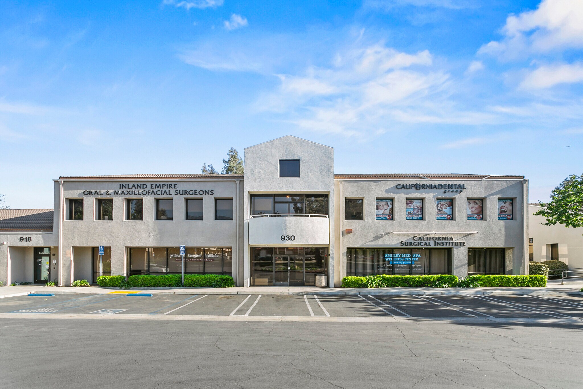930 W Foothill Blvd, Upland, CA à louer Photo principale- Image 1 de 14
