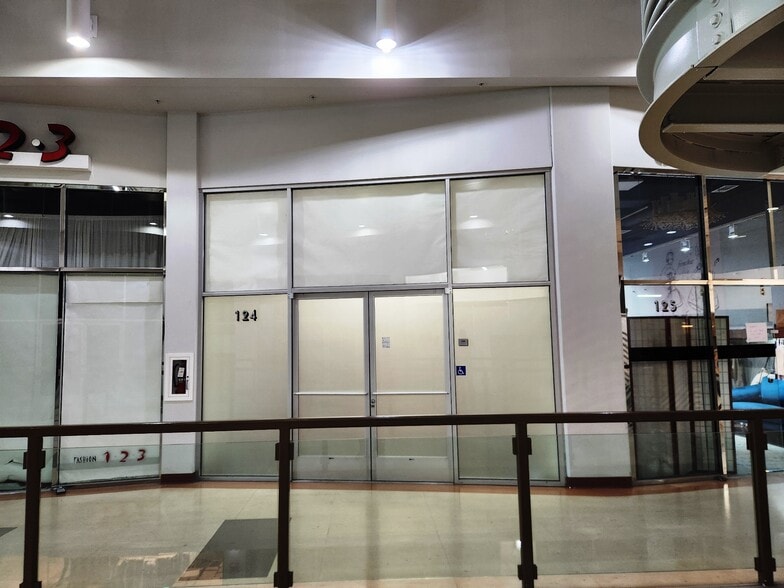 1458 S San Pedro St, Los Angeles, CA for lease - Interior Photo - Image 2 of 13