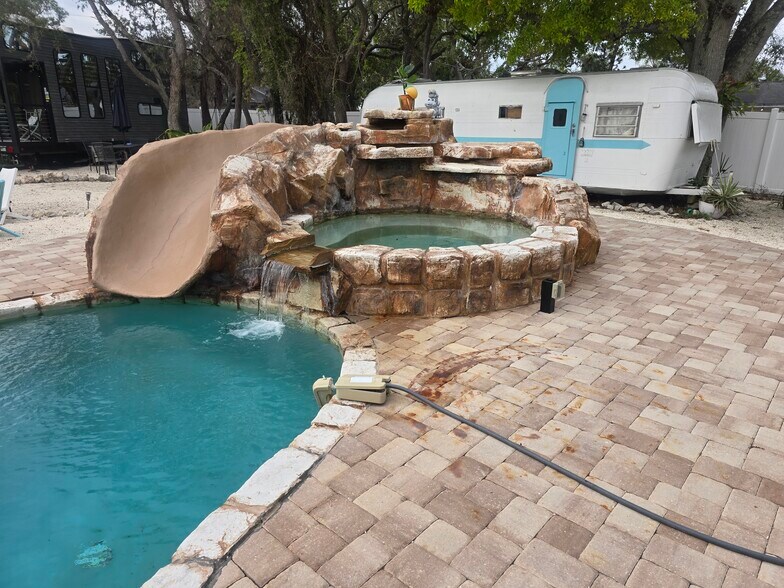 108 75th St W, Bradenton, FL à vendre - Photo principale - Image 1 de 6