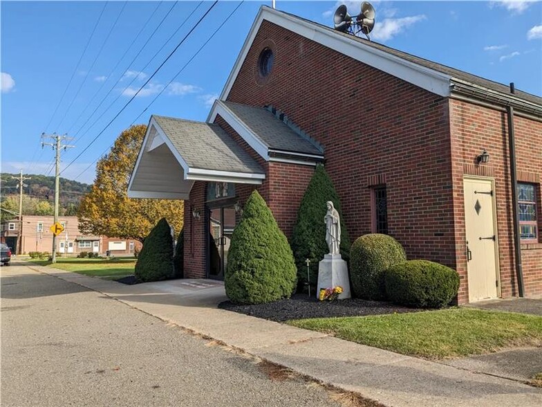 35 Lafayette Ave, Lewis Run, PA à vendre - Photo du b timent - Image 2 de 17