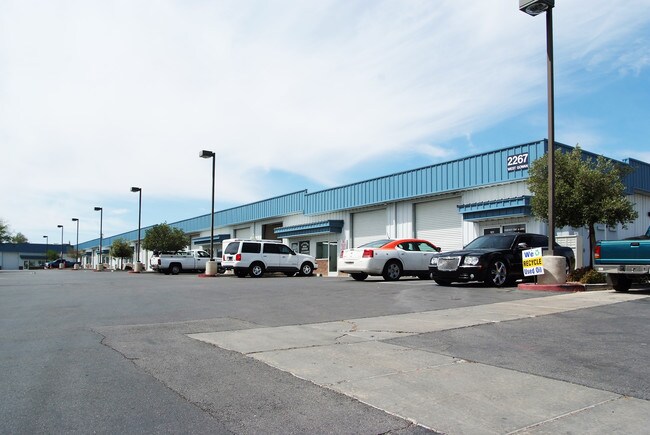 Plus de détails pour 2267-2277 W Gowan Rd, North Las Vegas, NV - Industriel à louer