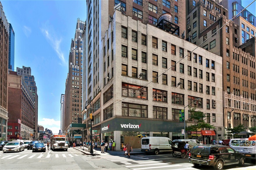302 W 37th St, New York, NY à louer - Photo principale - Image 1 de 6