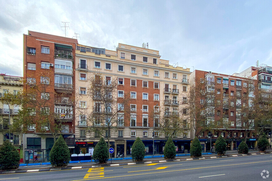 Calle De Francisco Silvela, 55, Madrid, Madrid à louer - Photo du bâtiment - Image 2 de 2