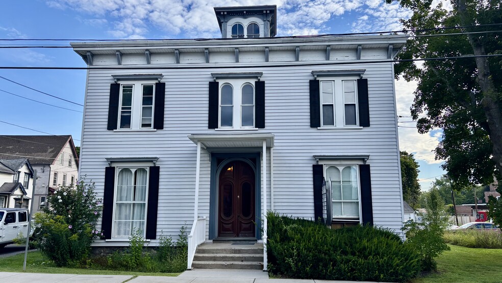 22 Elm St, Great Barrington, MA for lease - Building Photo - Image 1 of 3