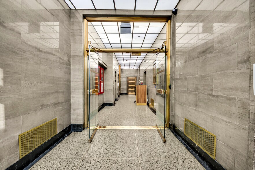 58 W 40th St, New York, NY à louer - Photo du bâtiment - Image 3 de 3