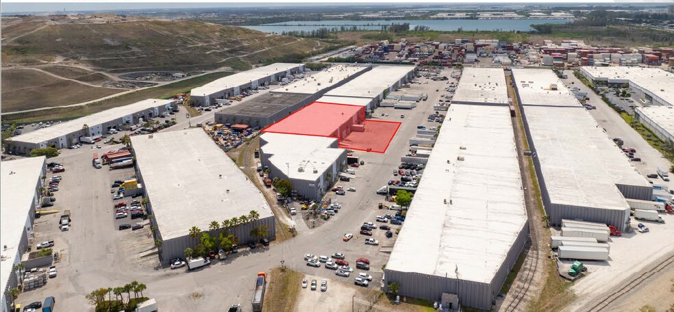 9202-9292 NW 101st St, Medley, FL à louer - Photo du bâtiment - Image 1 de 5