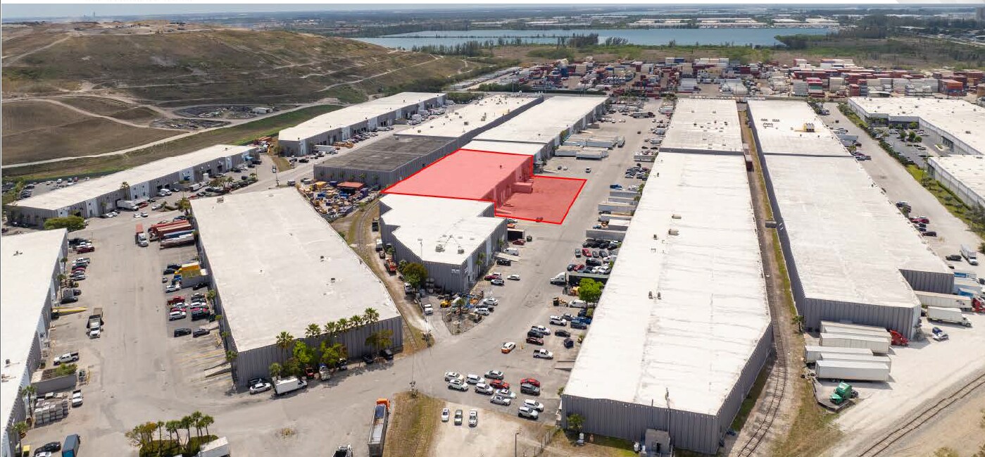 9202-9292 NW 101st St, Medley, FL à louer Photo du bâtiment- Image 1 de 6