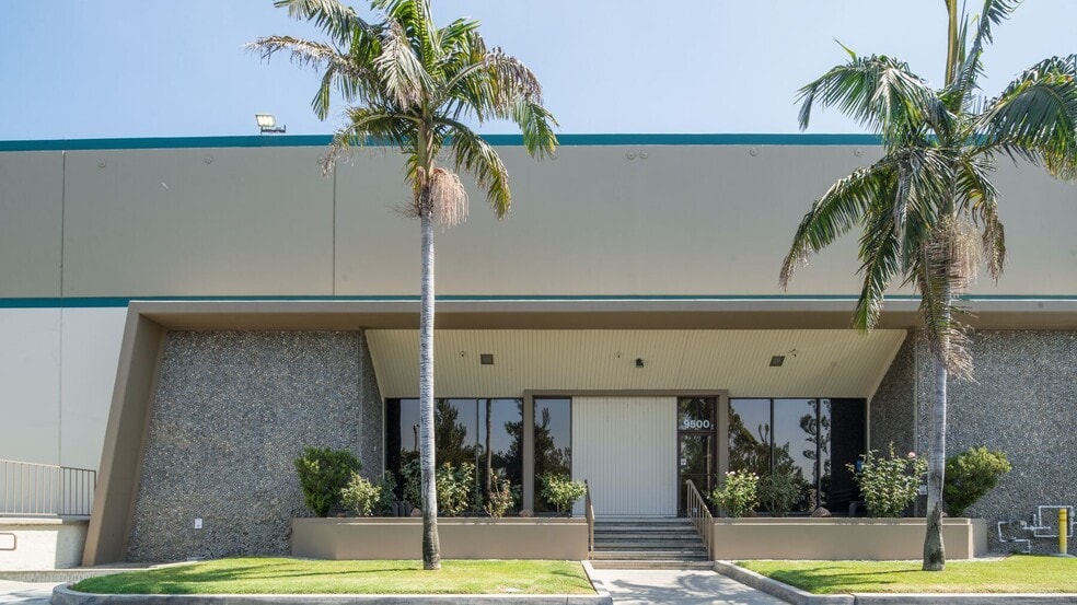 9500 El Dorado Ave, Sun Valley, CA for lease - Building Photo - Image 3 of 15