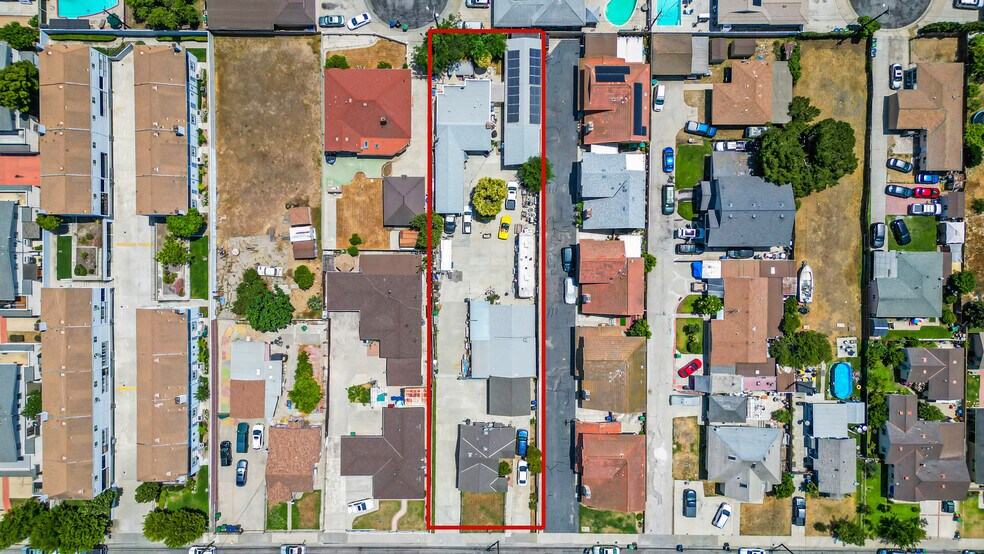 546 E 220th St, Carson, CA à vendre - Photo principale - Image 1 de 15