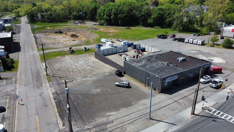 2906 E Main St, Endicott, NY à vendre - Photo du bâtiment - Image 3 de 7