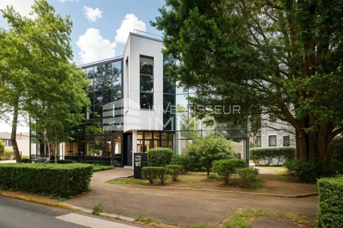 Office in Antony for lease Building Photo- Image 1 of 4