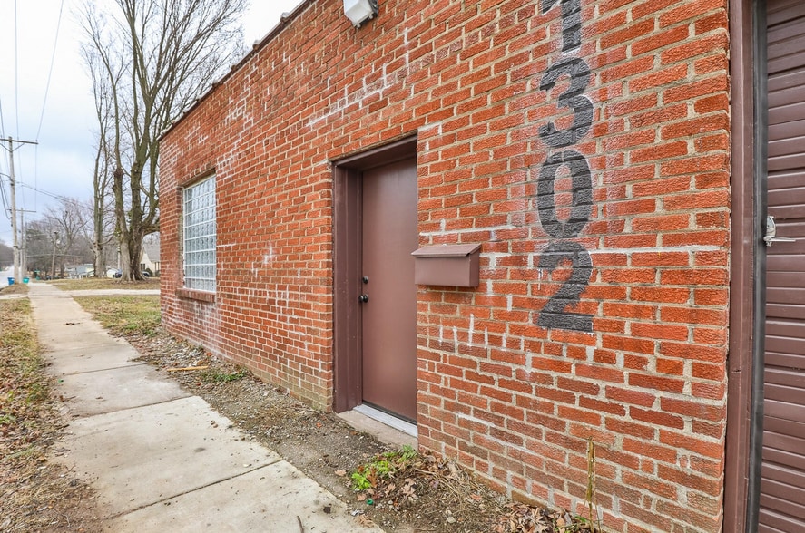 1302 E Blaine St, Springfield, MO for lease - Building Photo - Image 2 of 17