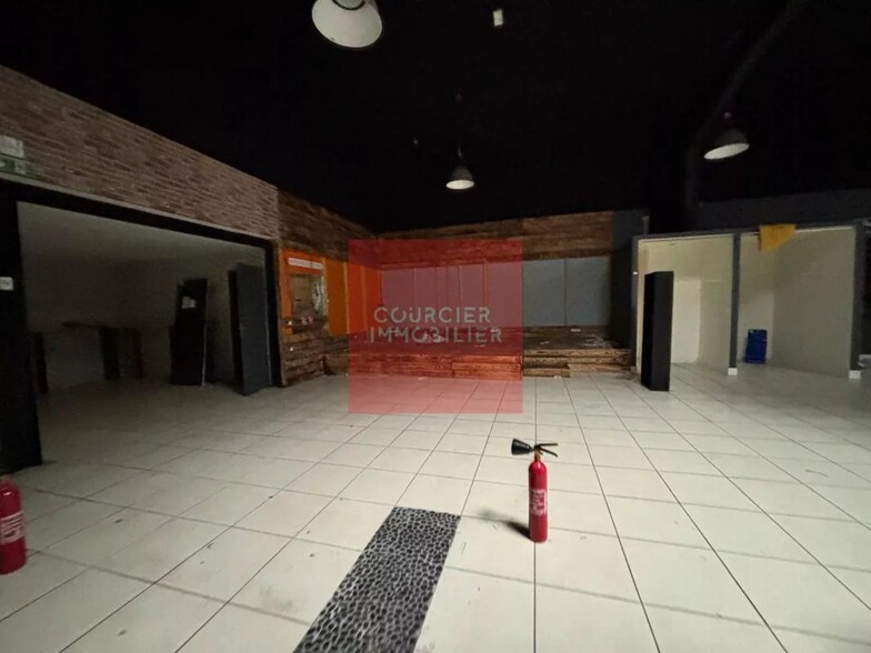 Forum De Coignières, Coignières for lease - Interior Photo - Image 2 of 4