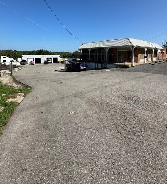 3040 Manchester Trfy, Kansas City, MO à vendre - Photo du bâtiment - Image 2 de 13