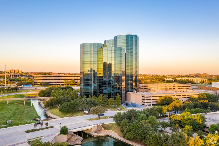 222 W Las Colinas Blvd, Irving, TX à louer - Photo du bâtiment - Image 2 de 5