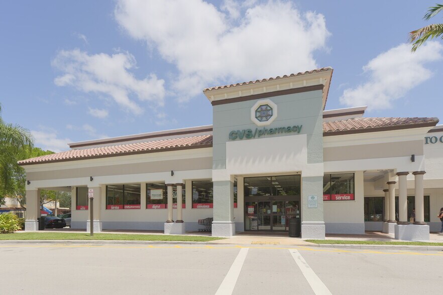 294 Indian Trace Rd, Weston, FL à louer - Photo du bâtiment - Image 2 de 4