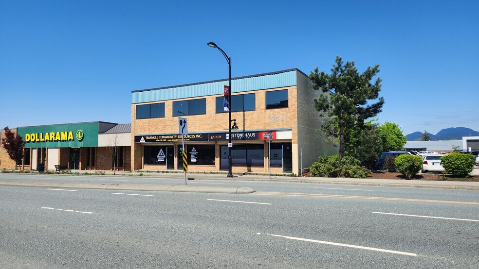 22575 Lougheed Hwy, Maple Ridge, BC à louer - Photo du bâtiment - Image 1 de 7