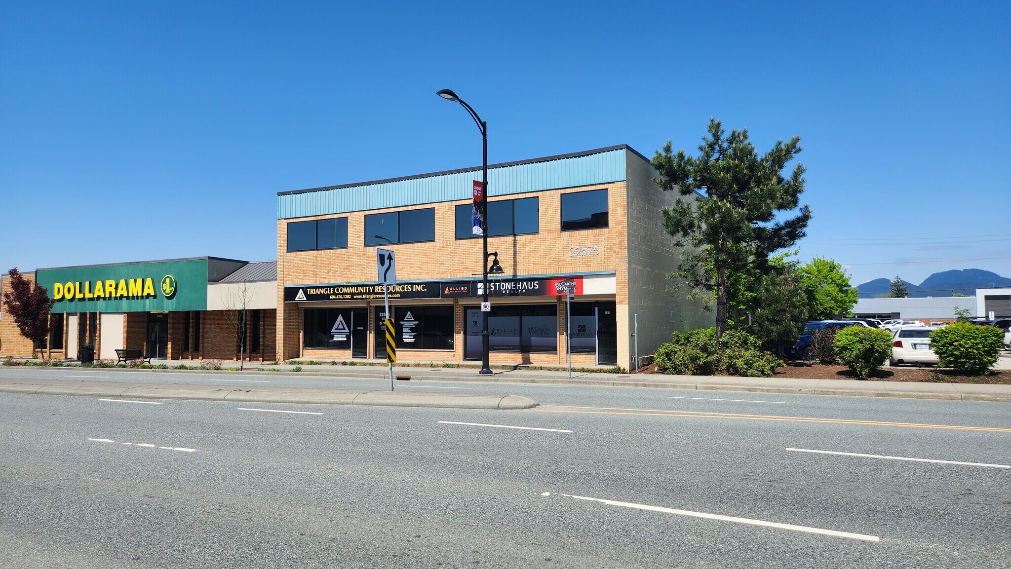 22575 Lougheed Hwy, Maple Ridge, BC à louer Photo du bâtiment- Image 1 de 8