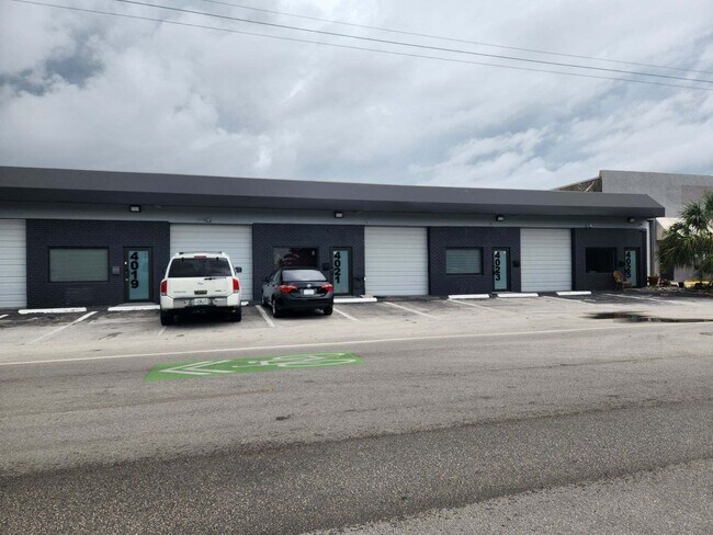 Plus de détails pour 4019 NE 6th Ave, Oakland Park, FL - Industriel à louer