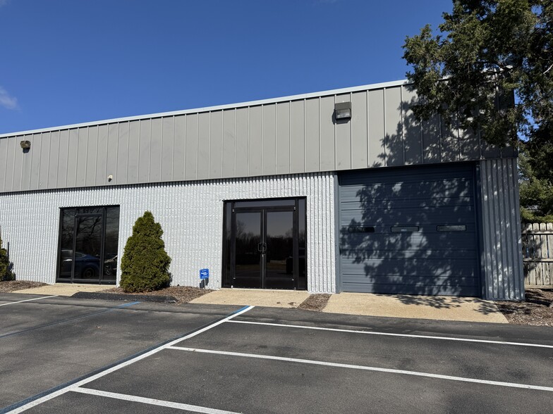 173 W Parkland Plz, Ann Arbor, MI à louer - Photo du bâtiment - Image 2 de 3