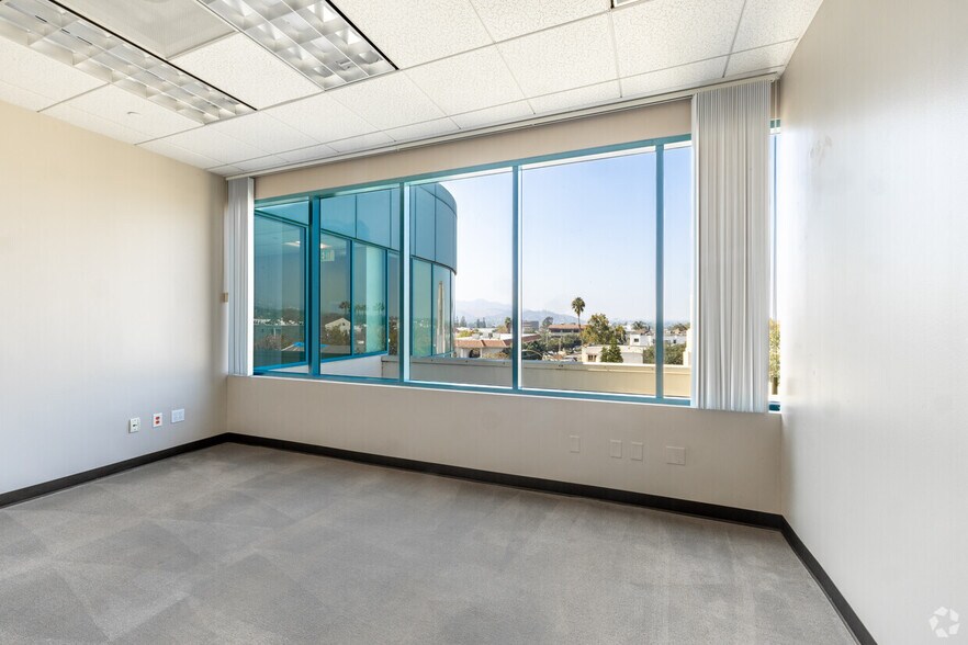 1010 N Central Ave, Glendale, CA à louer - Photo intérieure - Image 3 de 18