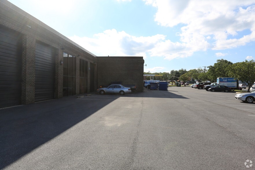 7701-7717 Penn Belt Dr, Forestville, MD à louer - Photo du bâtiment - Image 3 de 8
