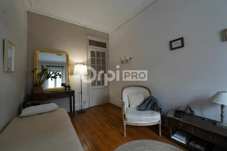 Office in Lyon for lease - Interior Photo - Image 2 of 9