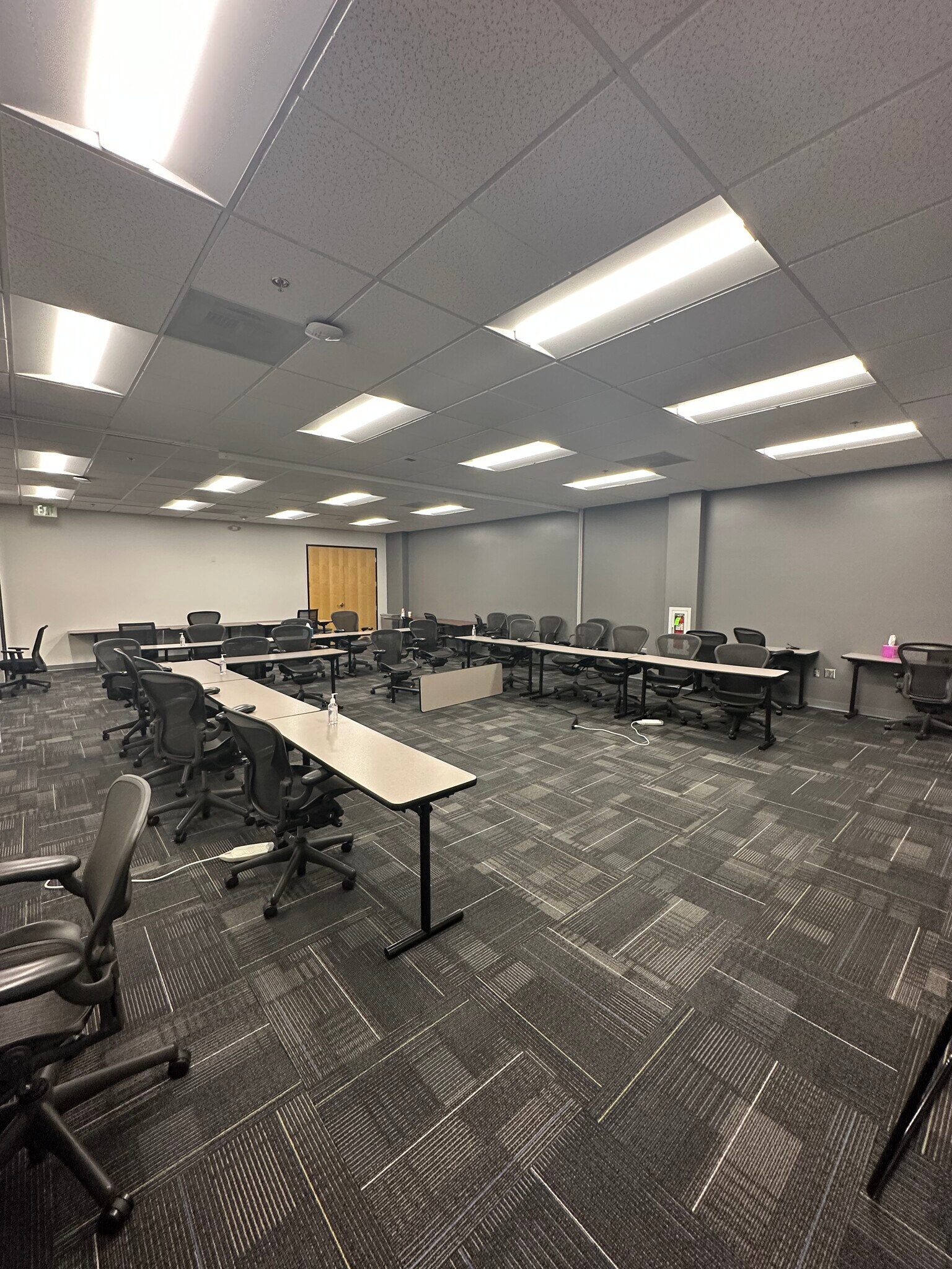 6600 SW 105th Ave, Beaverton, OR for lease Interior Photo- Image 1 of 7