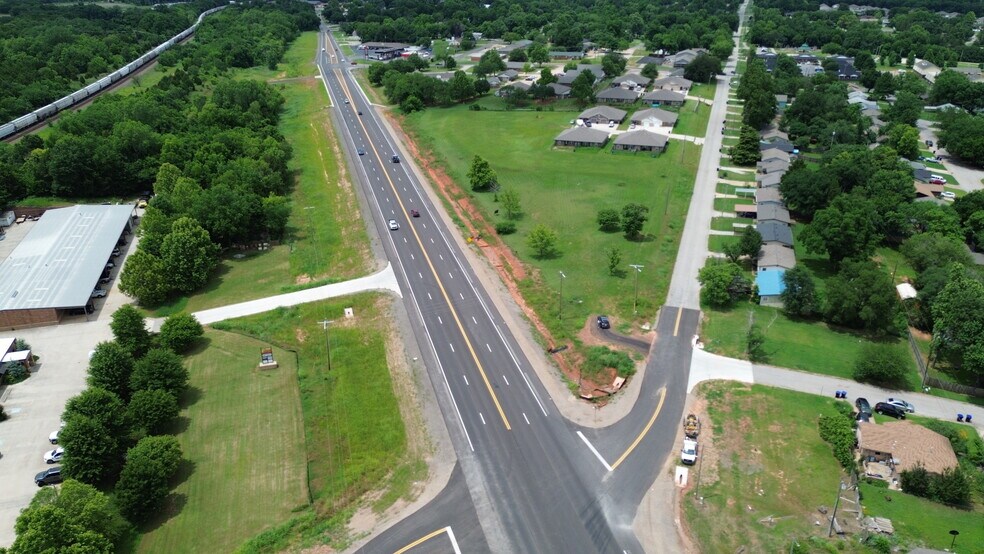 HWY 77 & S. 8th St, Noble, OK à vendre - Photo du bâtiment - Image 2 de 2