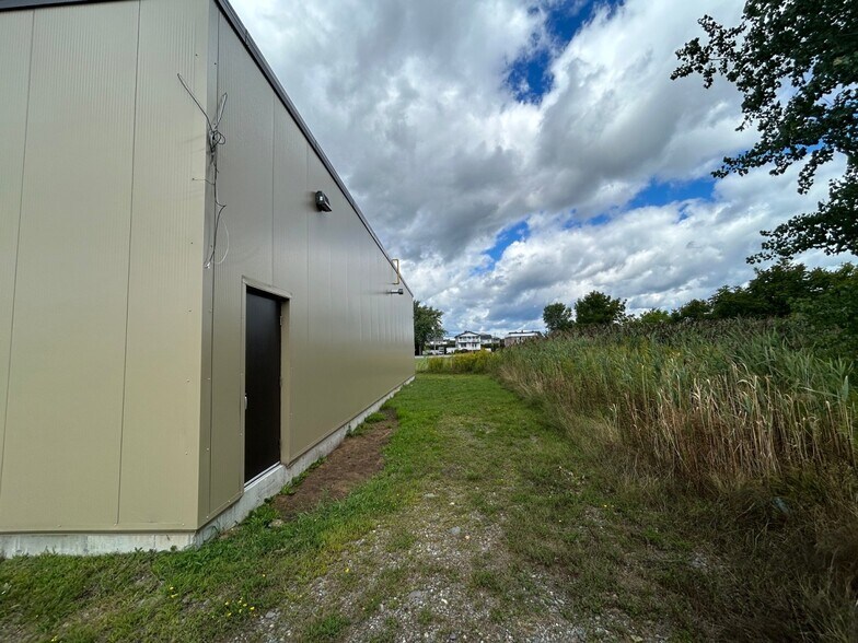 950 Rue Cowie, Granby, QC à louer - Photo du bâtiment - Image 3 de 3