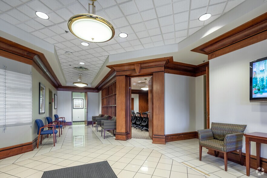 2333 Alexandria Dr, Lexington, KY à louer - Hall d’entrée - Image 2 de 6