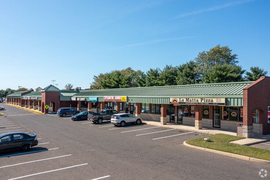 501-681 E Evesham Rd, Runnemede, NJ for lease - Building Photo - Image 1 of 5