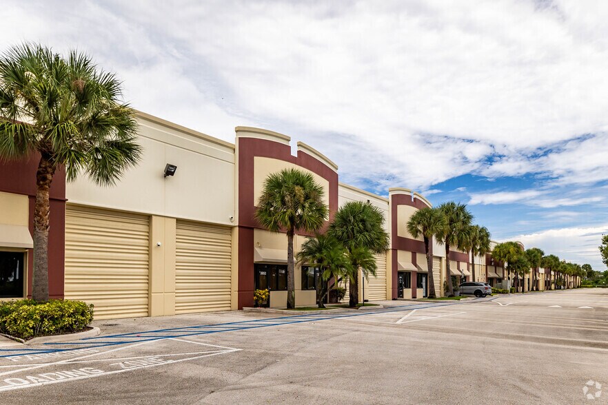 3800-3886 SW 30th Ave, Fort Lauderdale, FL à louer - Photo du bâtiment - Image 2 de 5